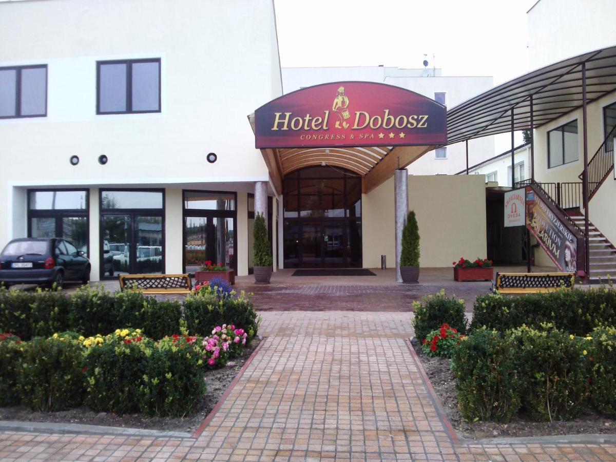 Hotel Dobosz Police Exterior photo