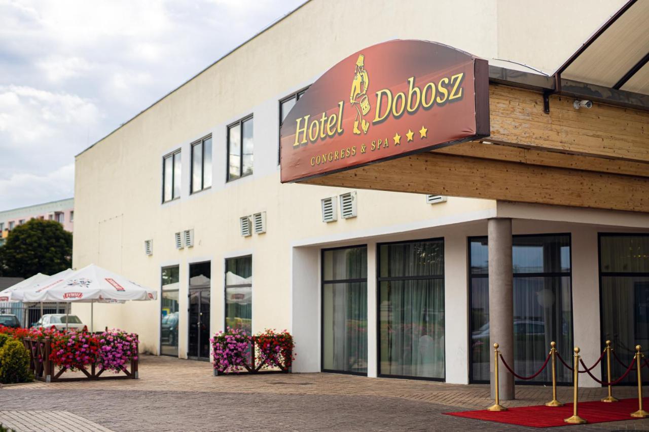 Hotel Dobosz Police Exterior photo