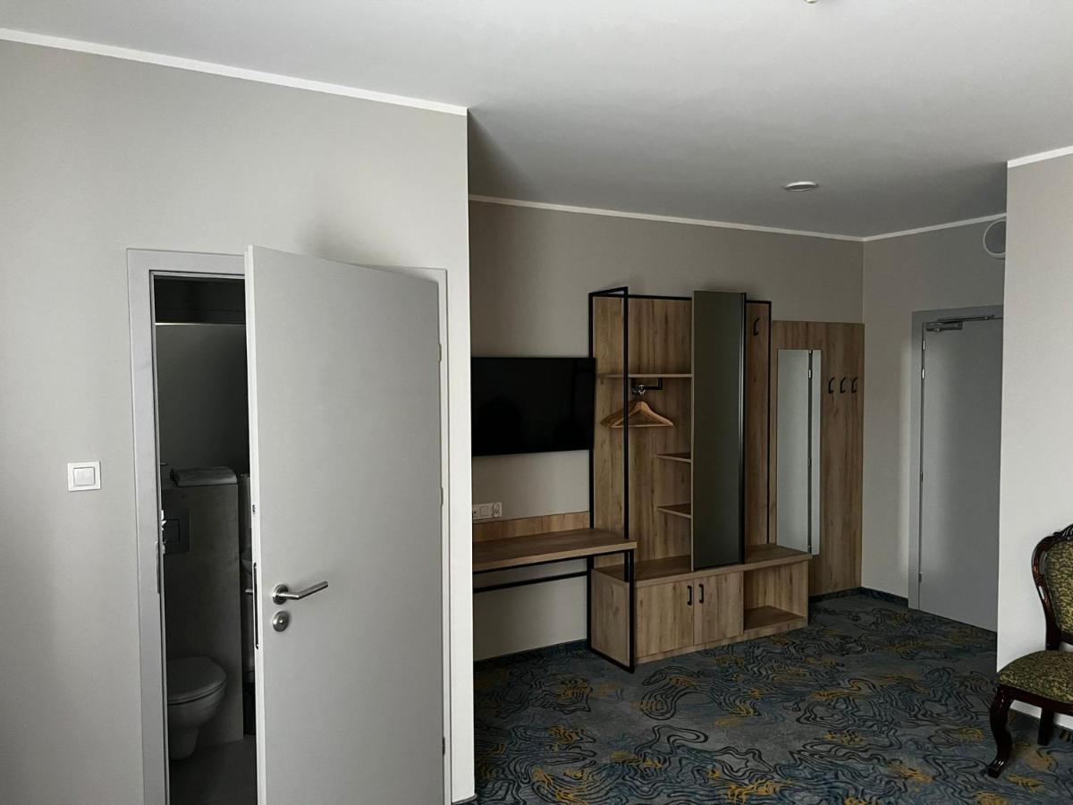 Hotel Dobosz Police Exterior photo