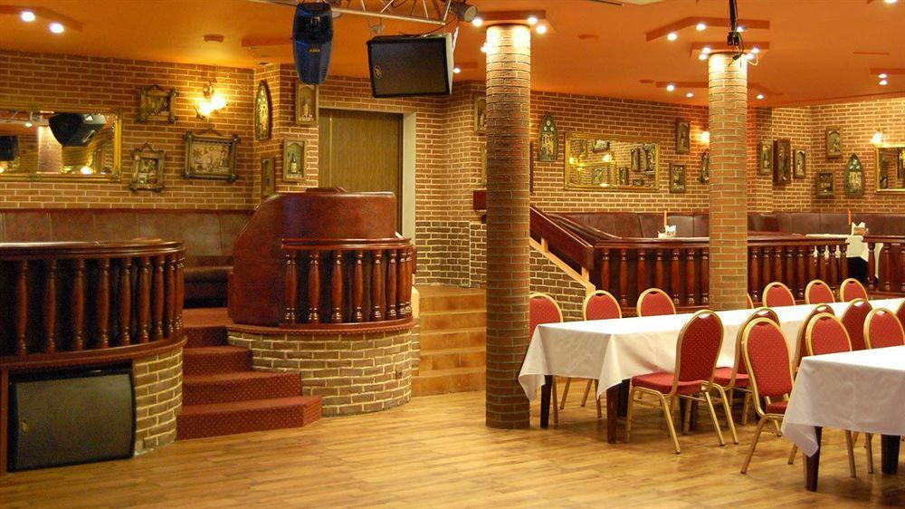 Hotel Dobosz Police Exterior photo