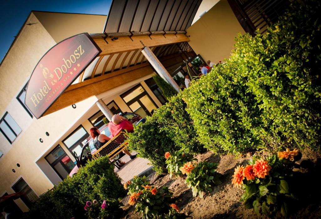 Hotel Dobosz Police Exterior photo