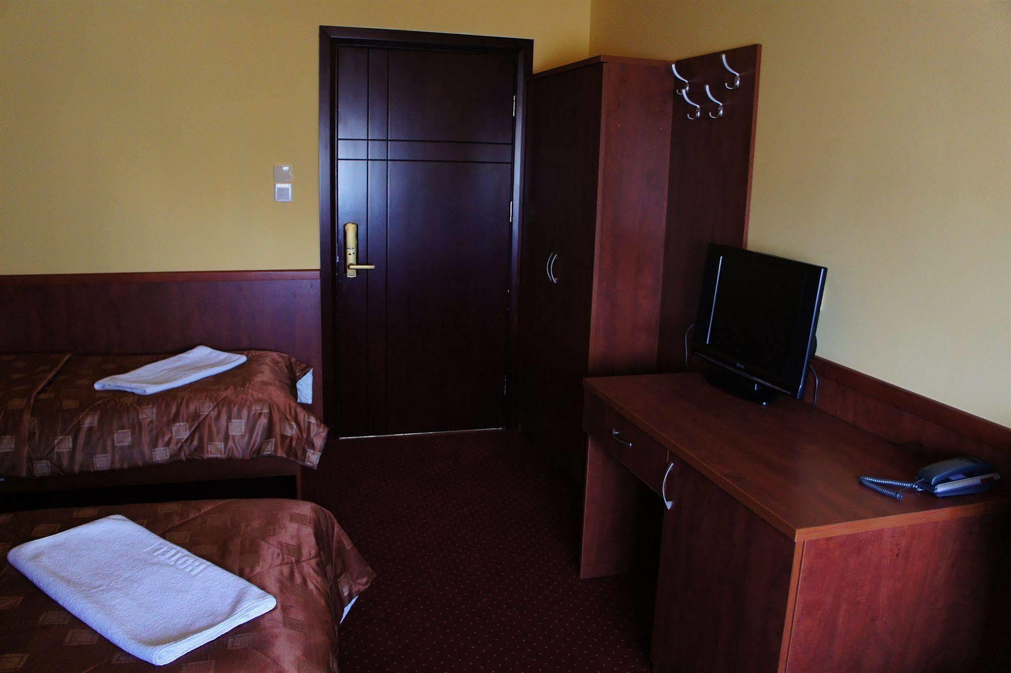 Hotel Dobosz Police Exterior photo