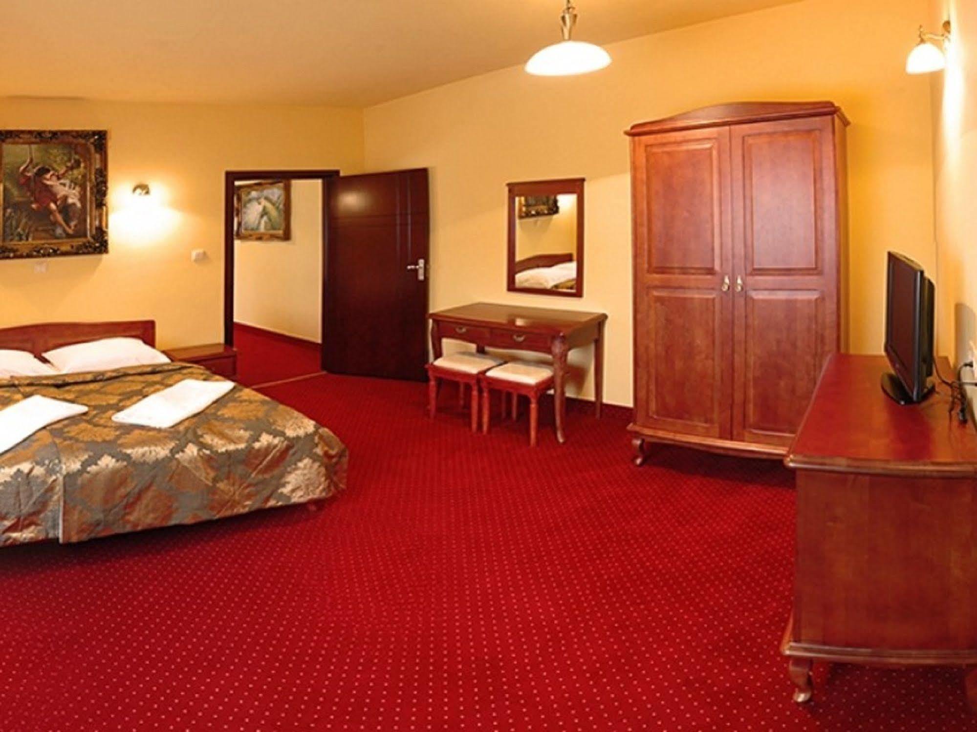 Hotel Dobosz Police Exterior photo