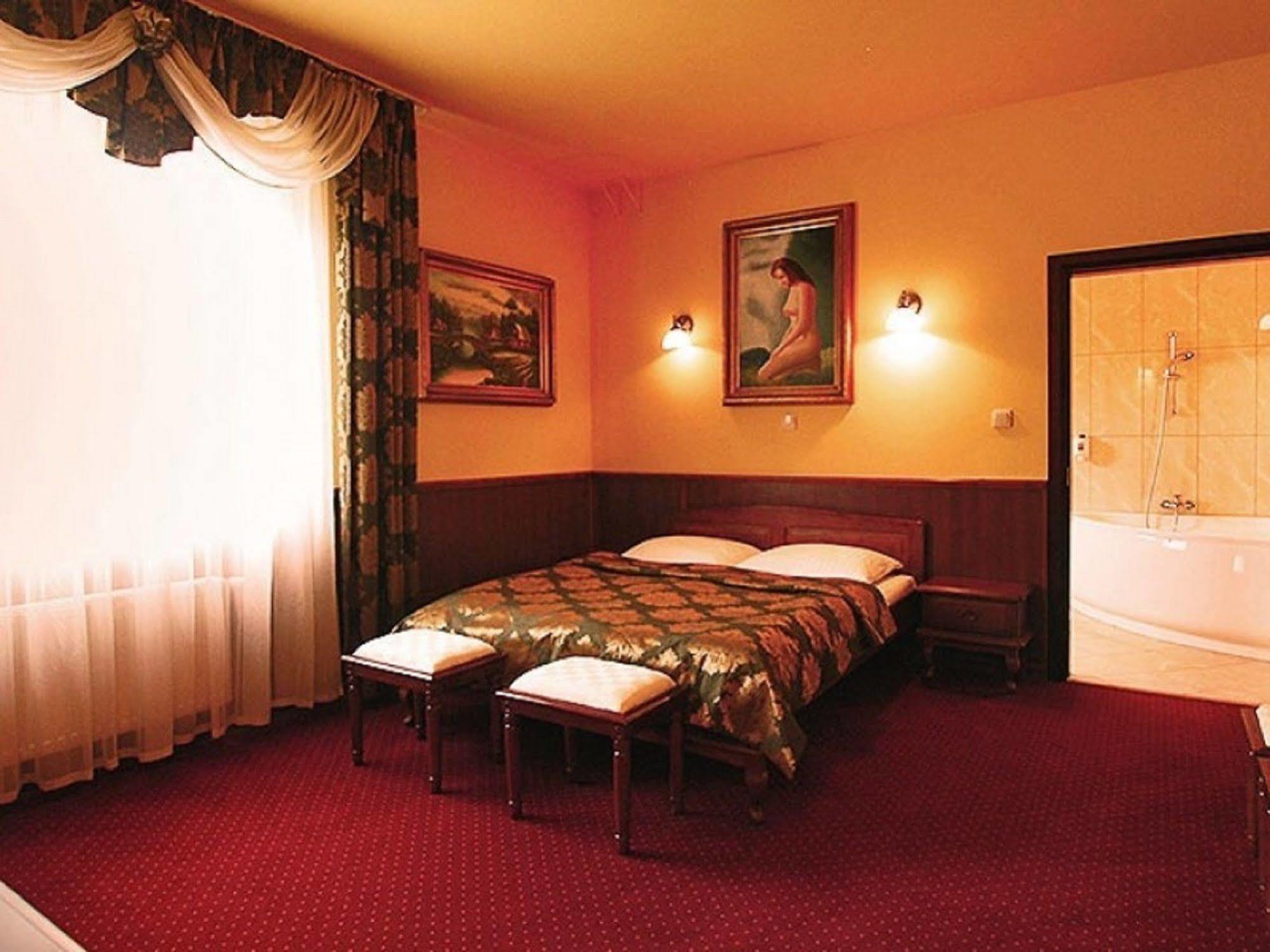 Hotel Dobosz Police Exterior photo