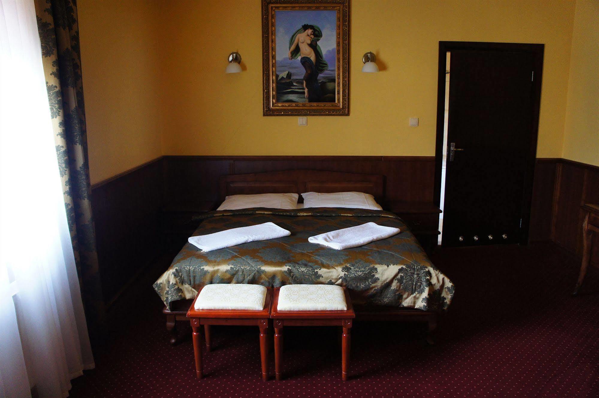 Hotel Dobosz Police Exterior photo